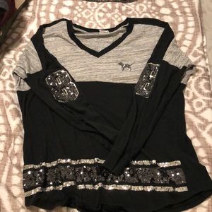 Black and gray vs pink shirt